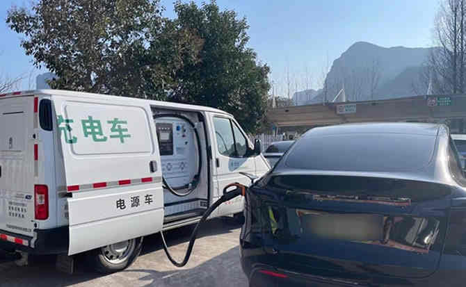 康平汽车搭电